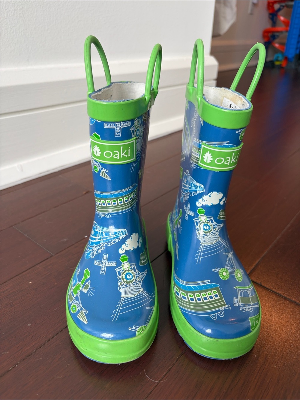 Oaki Kids Blue & Green Train Print Rain Boots